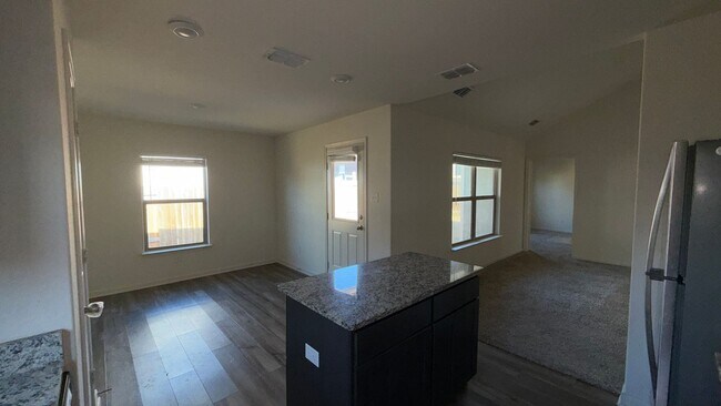 Building Photo - Ready to Move In 3-Bedroom Living with Modern Comforts in Ponder, TX
