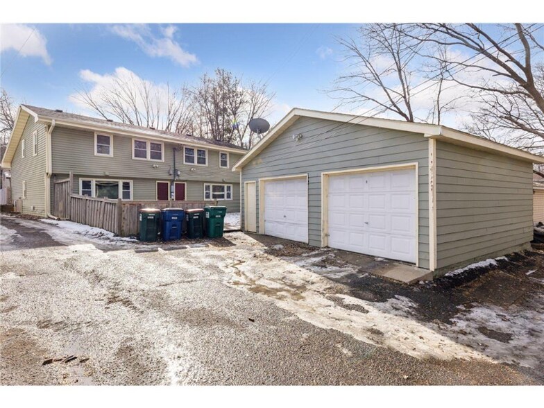 Building Photo - 1241 Circle Terrace Blvd NE