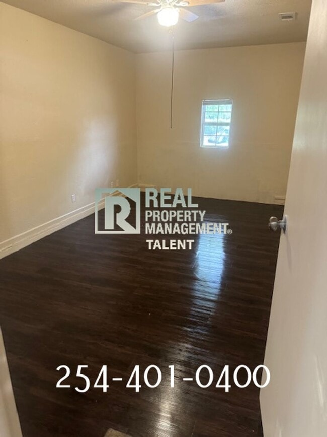 Building Photo - DEAL ALERT! Charming Vintage 3-bedroom, 1-...