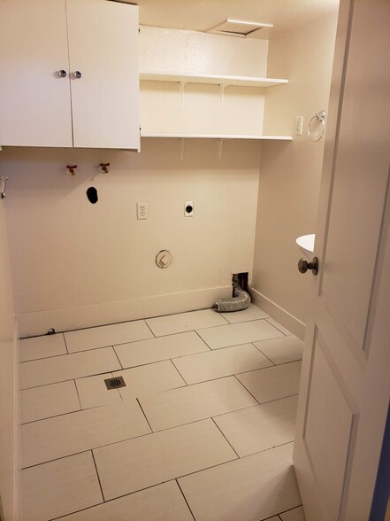 Building Photo - 170 W Foxbridge Dr