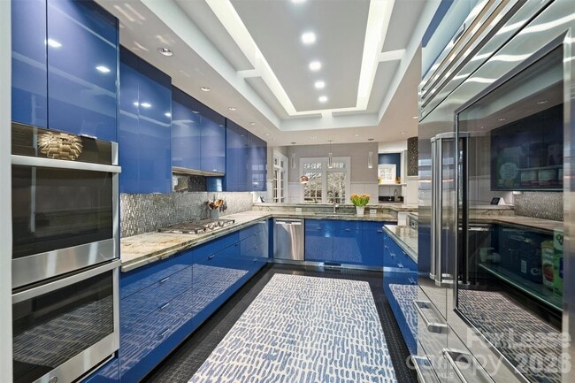 Building Photo - 1124 Dilworth Crescent Row