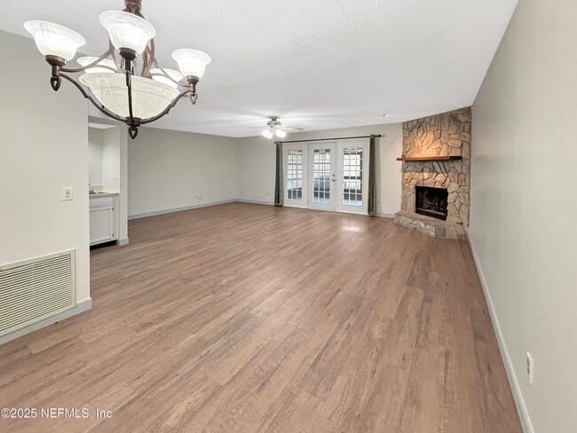 Building Photo - 10879 Cabbage Pond Ct