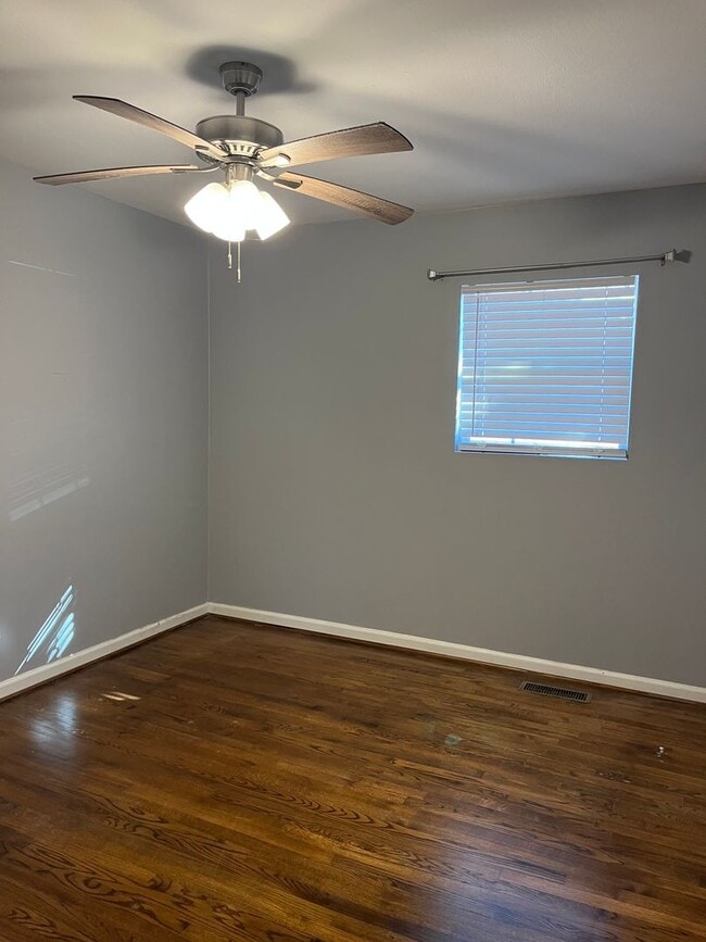 Building Photo - 3 Bedroom, 1 Bath House