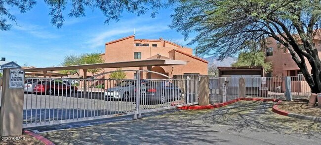 Building Photo - 1745 E Glenn St