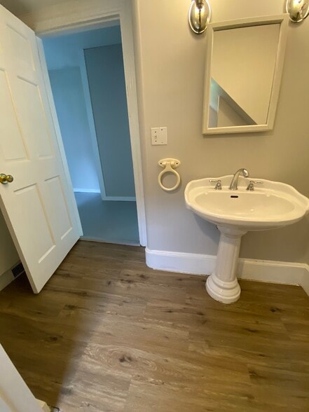 Building Photo - 3 Cross St