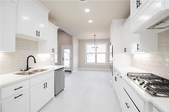 Building Photo - 6804 SW Basswood Ave