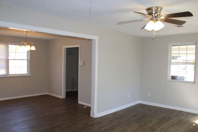 Building Photo - 3517 Byron Pl