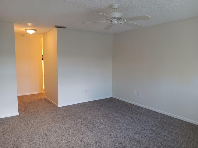 Building Photo - 8045 Eastlake Dr