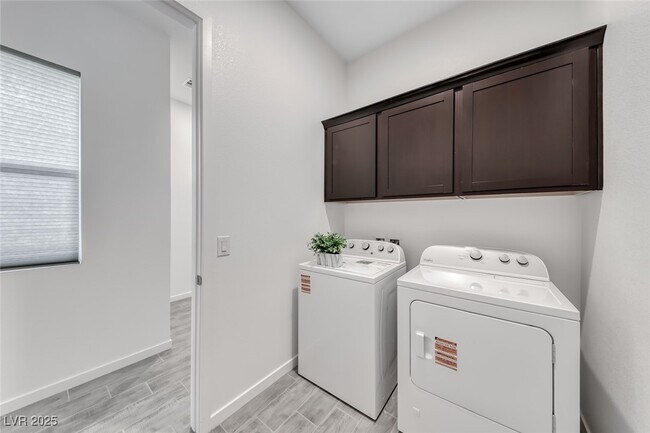 Building Photo - 102 Ibiza Lk Dr