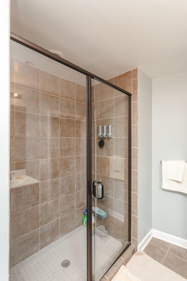 Building Photo - 2 bedroom in Chicago IL 60605