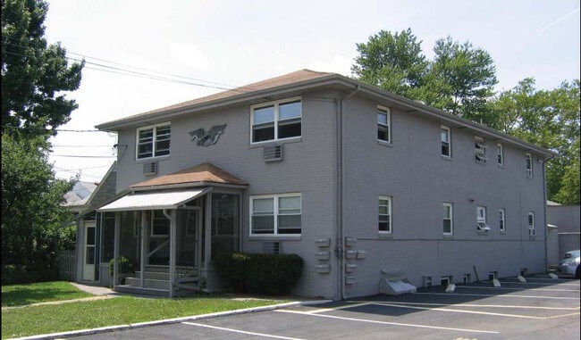 Primary Photo - 915 King George's Post Rd