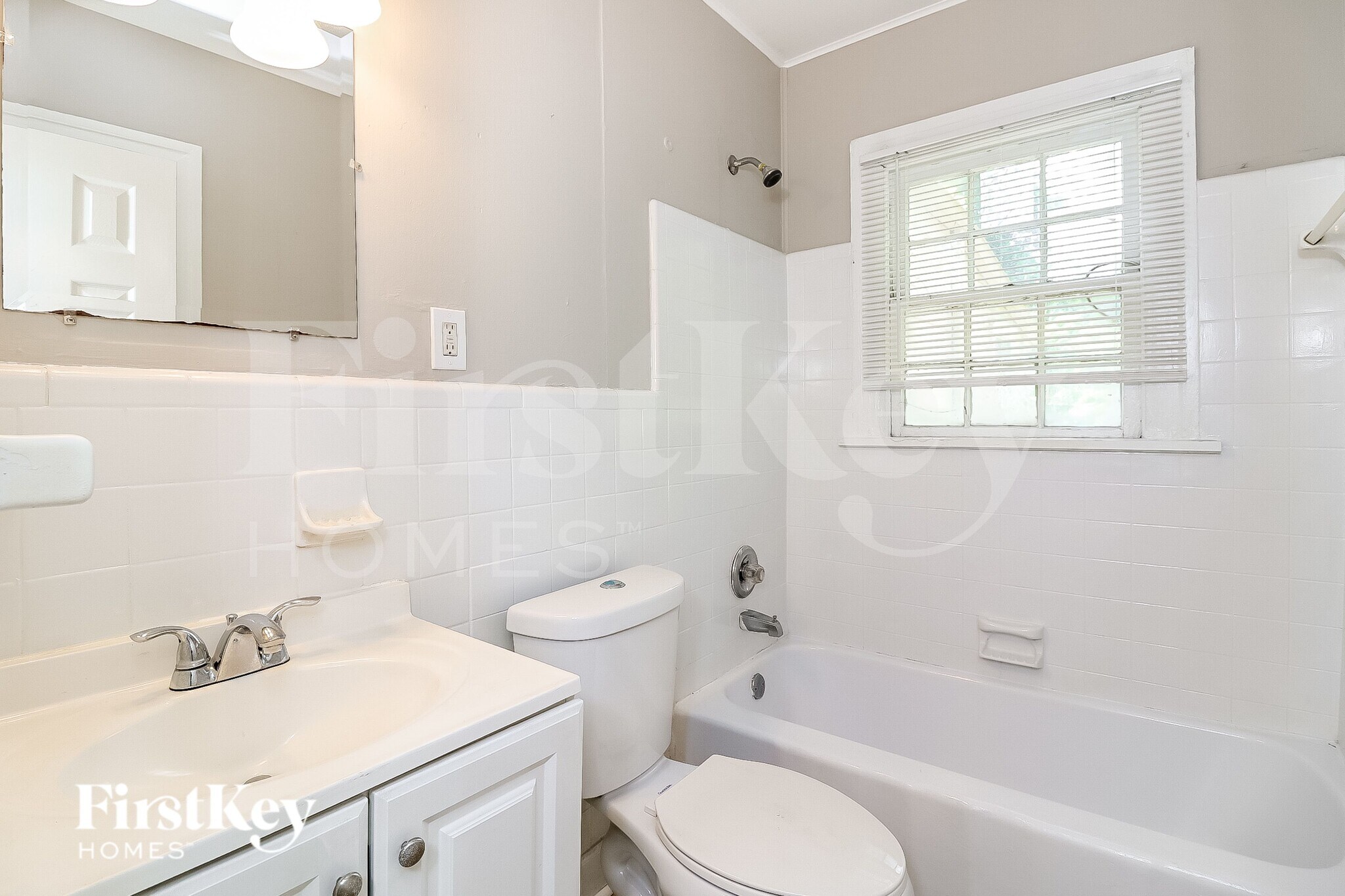 Building Photo - 2641 Sylvan Rd