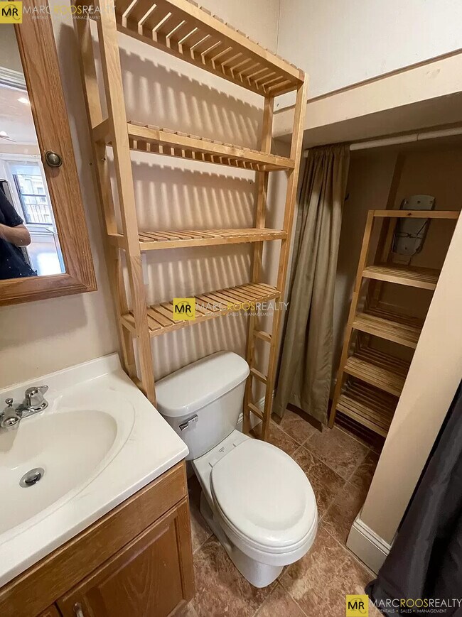 Building Photo - 249 Newbury St