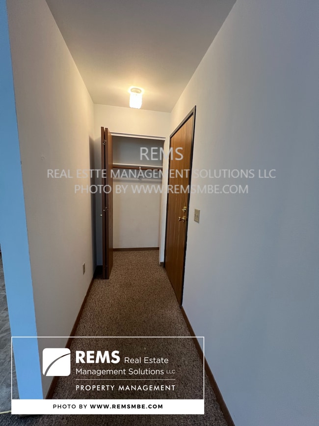 Building Photo - 544 E Slifer St