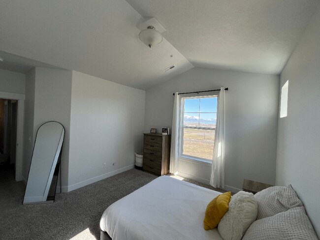 Building Photo - 927 W Coral Charm Wy