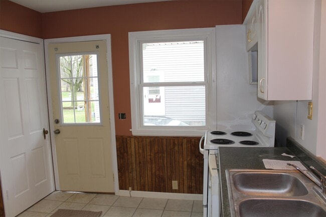 Building Photo - 1519 Baker Dr