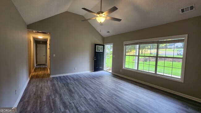 Building Photo - 135 Riverside Ct