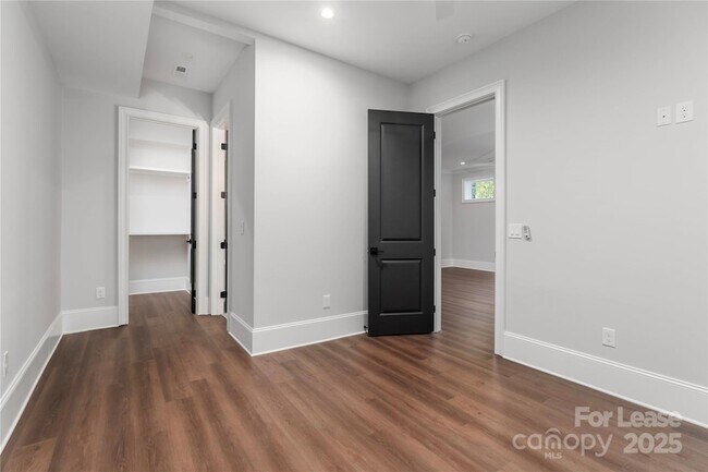 Building Photo - 805 Naples Dr