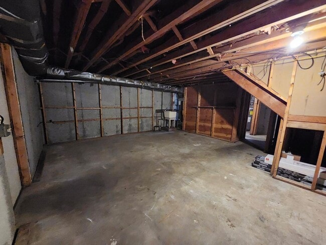 Building Photo - 10 Winston Ct