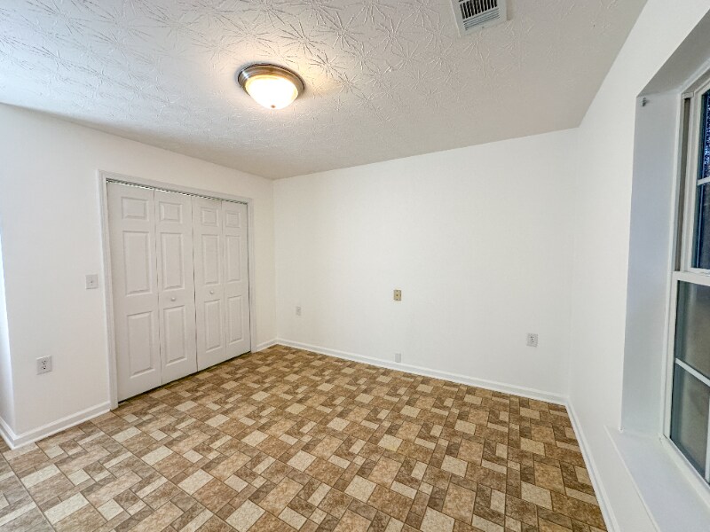 Building Photo - 600 Indian Trail