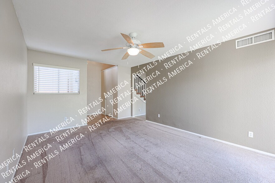 Building Photo - 4555 W Continental Dr