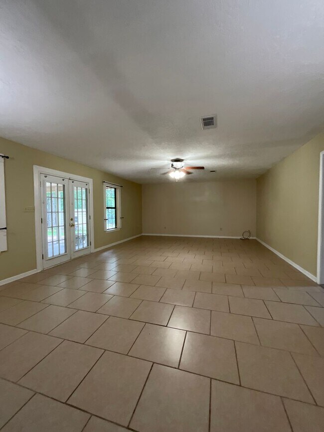 Building Photo - 106 Burnley Dr