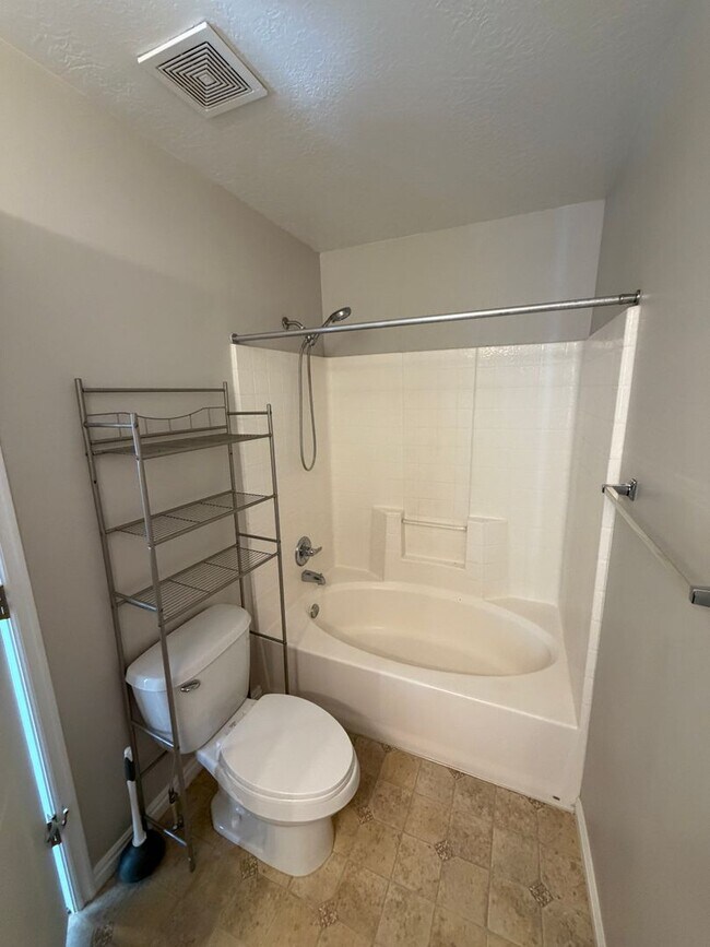 Building Photo - 977 Chelsea Ln