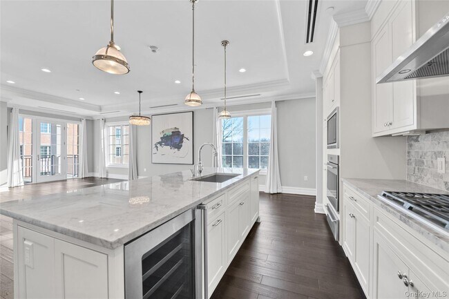 Building Photo - 5000 Royal Ct