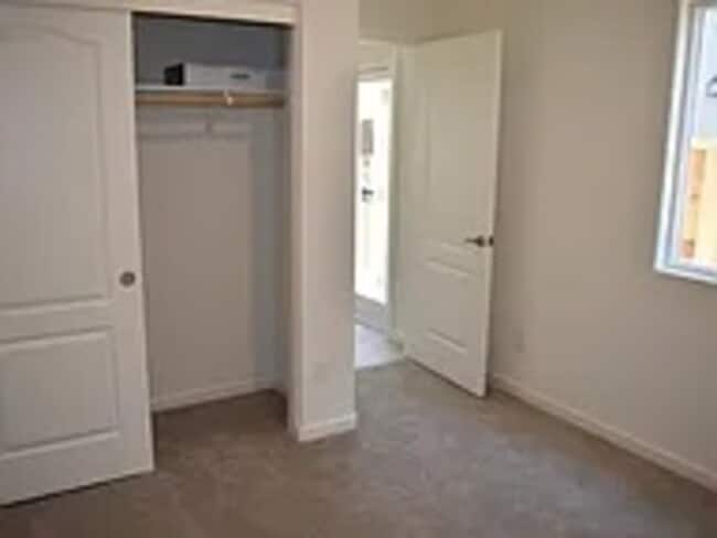 Building Photo - 4284 Lasalle Dr