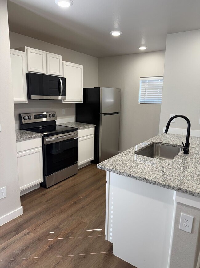 Building Photo - 10307 Creek St