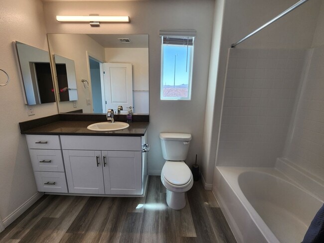 Building Photo - Modern Comfort Meets Vegas Vibes! – Utilit...