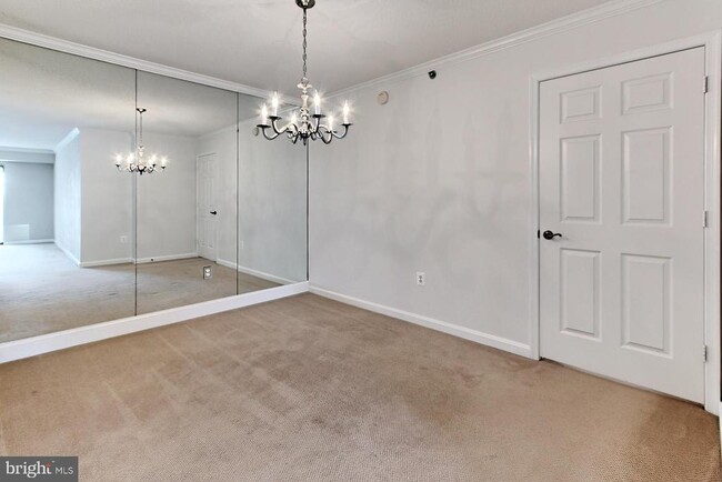 Building Photo - 2121 Jamieson Ave