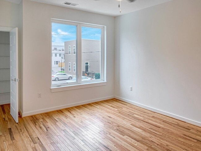 Building Photo - Gorgeous 3 Bed, 2 Bathroom in Manchester A...