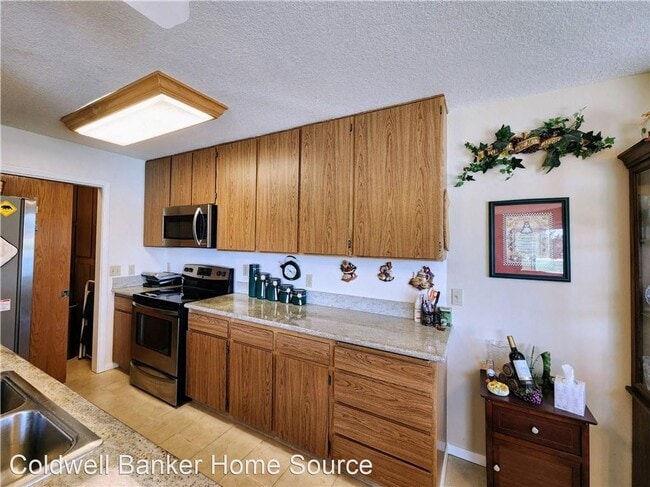 Building Photo - 3 br, 2 bath House - 27535 Lakeview Dr. #45