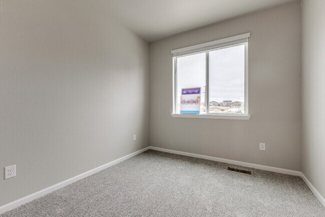 Building Photo - Castle pines 3 bed / 3 bath townhome for rent