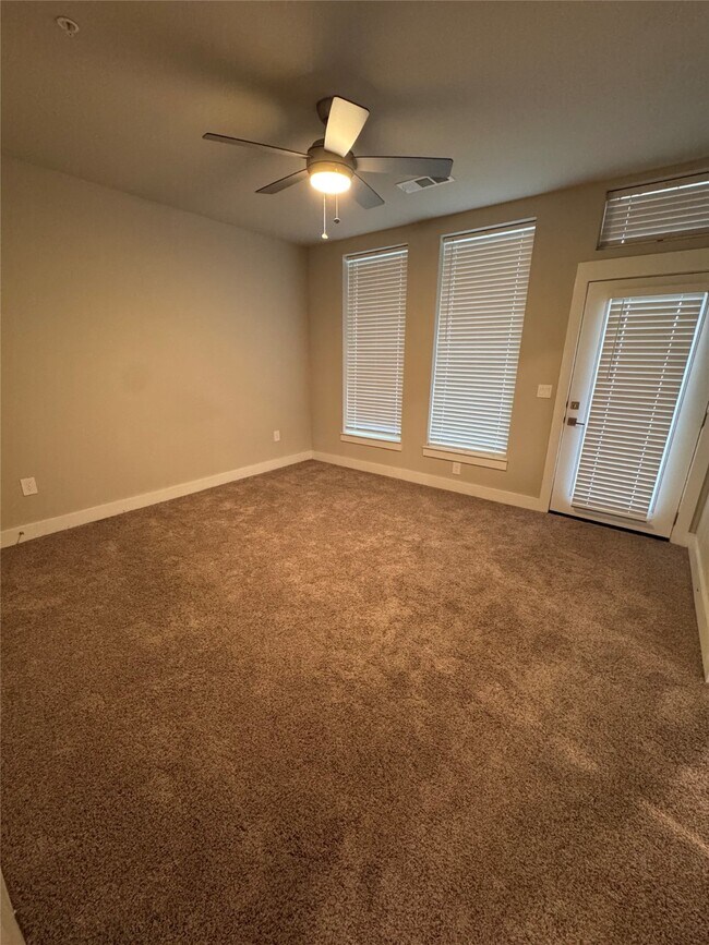 Building Photo - 4819 Caroline St