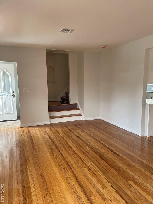 Building Photo - 9 Damson Ln