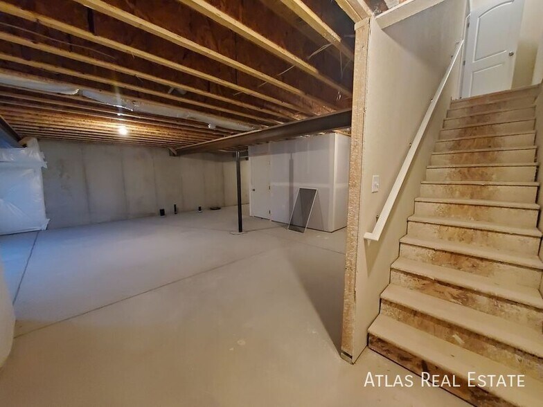 Building Photo - 710 Finch Dr