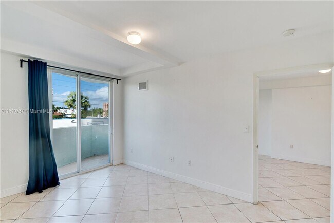 Building Photo - 2550 SW 27th Ave