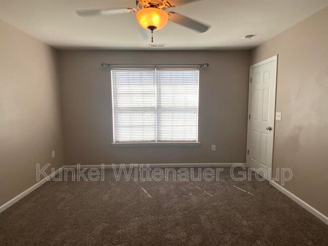 Building Photo - 2437 Larchmont Dr