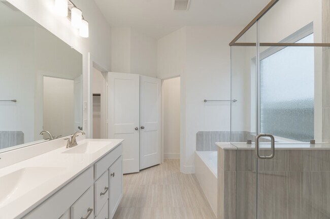 Building Photo - 10747 Pine Pink