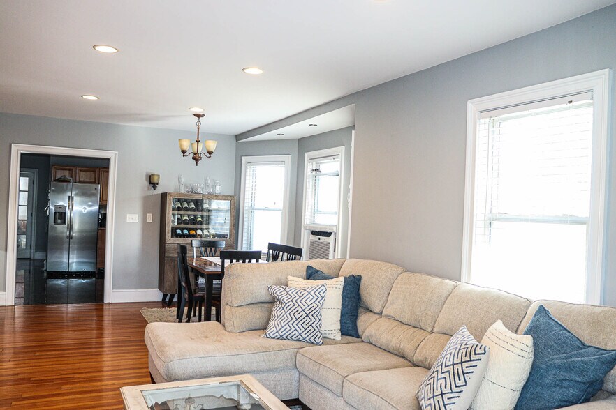 Building Photo - 36 Lancaster St