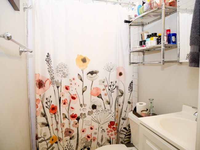 Building Photo - 255 Paris St