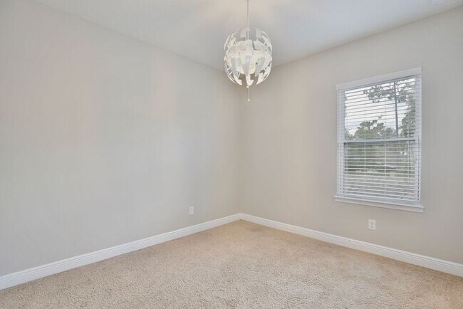 Building Photo - Beautiful 3/2.5 Spacious Townhome with a Private Courtyard and a 2 Car Garage in the Desirable Sa...