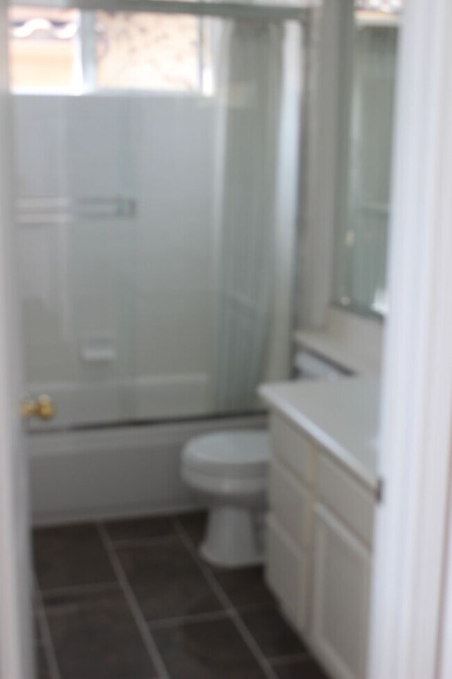 Building Photo - 39 Whispering Pine