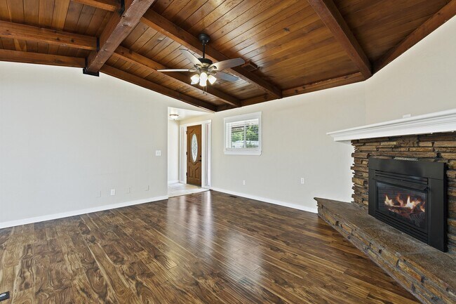 Building Photo - 1228 W 11th St