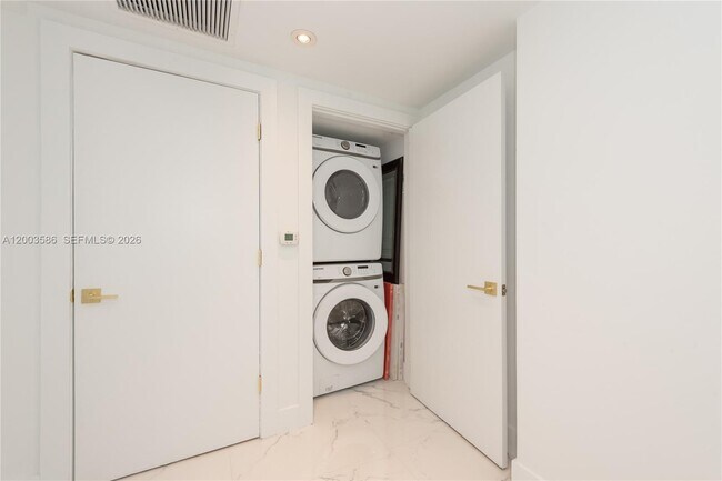 Building Photo - 500 Brickell Ave