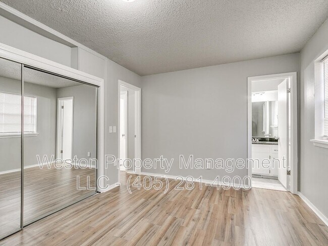 Building Photo - 1011 Crown Dr