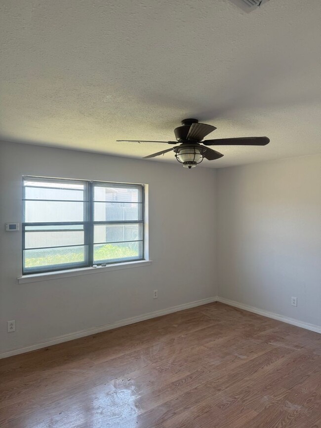 Building Photo - Puckett West 3/2/2  1/2 OFF FIRST MONTHS RENT