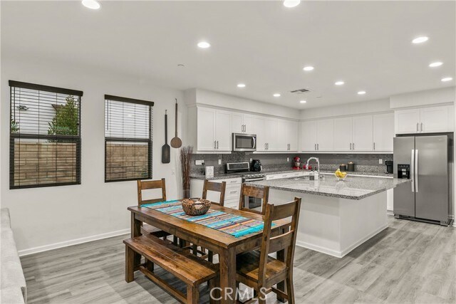 Building Photo - 25187 Golden Maple Dr